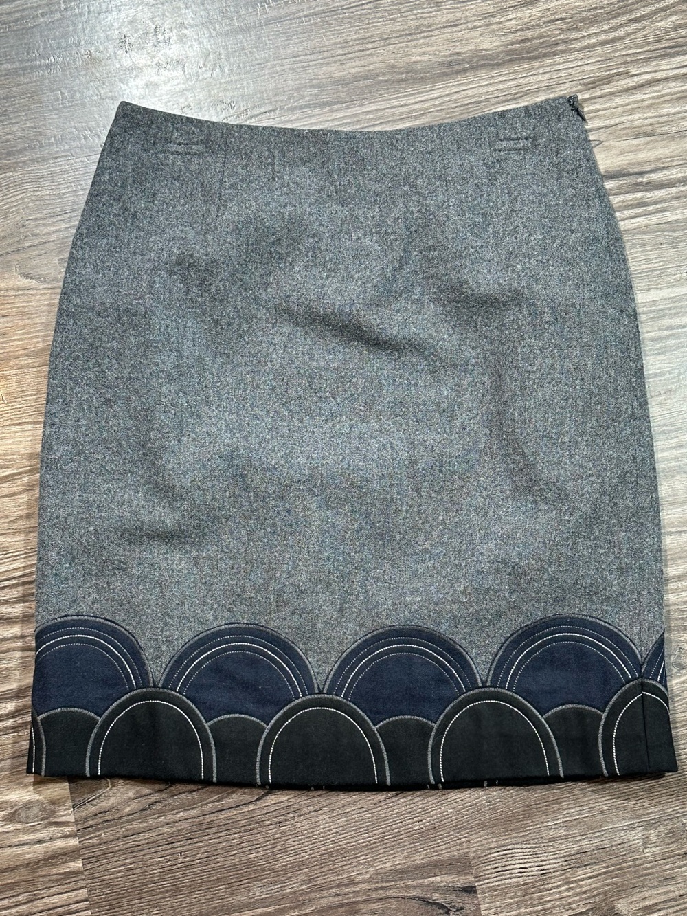 BODEN Charcoal Gray Wool Embroidered Circle Scallop Design Hem 6L
